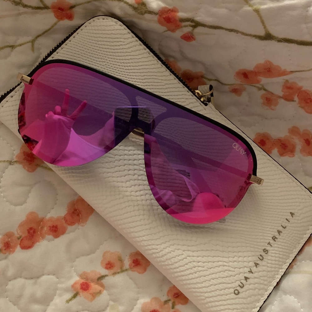 QUAY AUSTRALIA X JLO EMPIRE SUNGLASSES WITH CASE